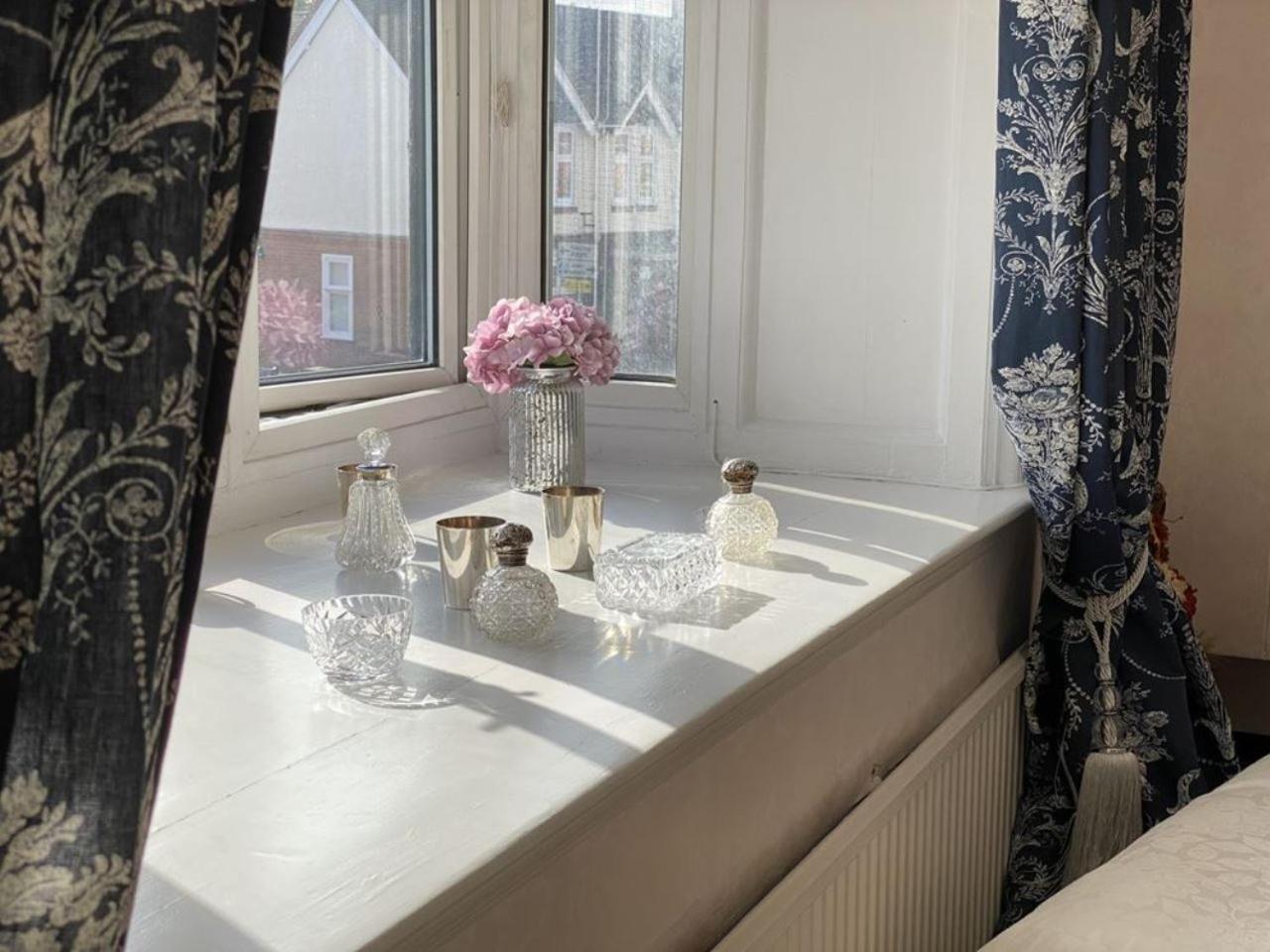Deluxe Three Bed Bnb In Henley-On-Thames Near Station River & Town Centre Экстерьер фото